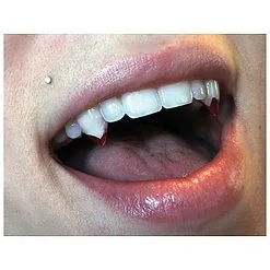 Scarecrow Inc. Small Blood Tip Vampire Fangs